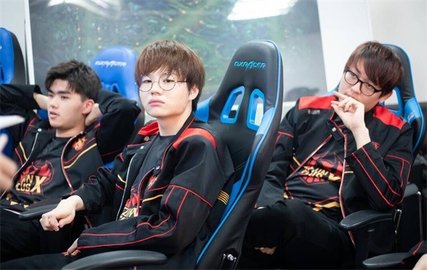 LPL夏季赛第九周最大看点，PFX稳居高位，RNG与TES抢分大战