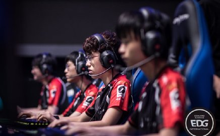 LPL季后赛名额所剩不多，各大战队情势分析，EDG站上十字路口